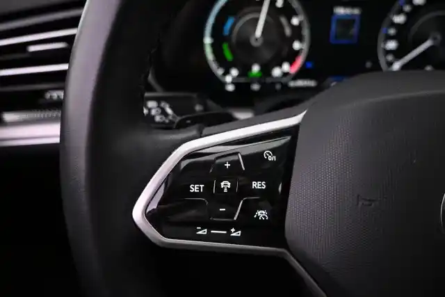 Musta Maastoauto, Volkswagen Touareg – VAR-07499