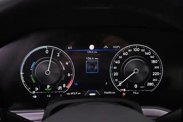 Musta Maastoauto, Volkswagen Touareg – VAR-07499