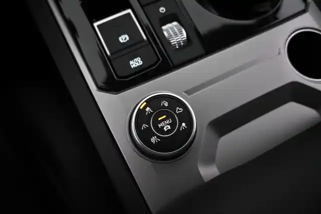 Musta Maastoauto, Volkswagen Touareg – VAR-07499