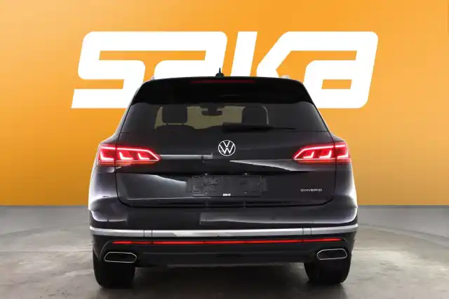 Musta Maastoauto, Volkswagen Touareg – VAR-07499