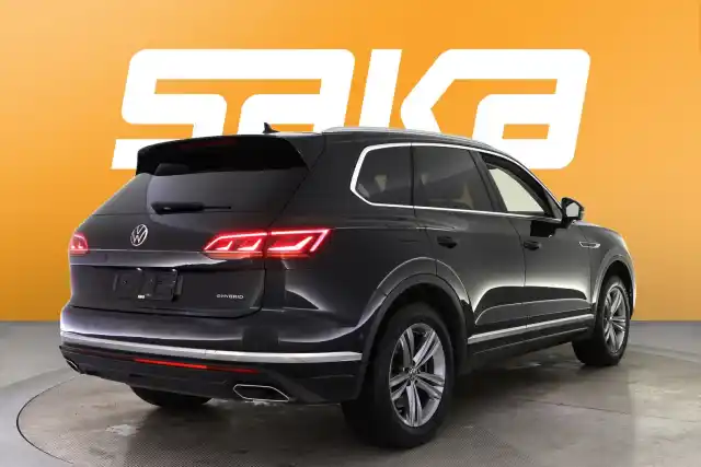 Musta Maastoauto, Volkswagen Touareg – VAR-07499