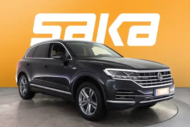 Musta Maastoauto, Volkswagen Touareg – VAR-07499