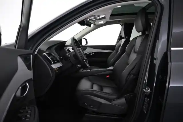 Musta Maastoauto, Volvo XC90 – VAR-07523