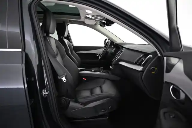 Musta Maastoauto, Volvo XC90 – VAR-07523