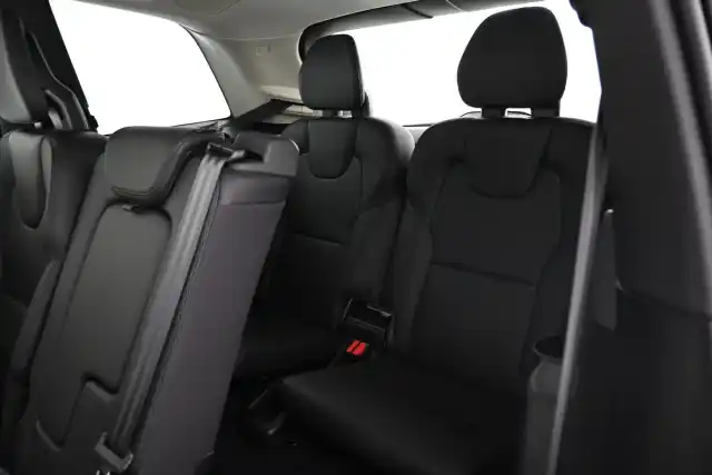 Musta Maastoauto, Volvo XC90 – VAR-07523