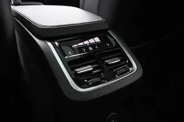 Musta Maastoauto, Volvo XC90 – VAR-07523