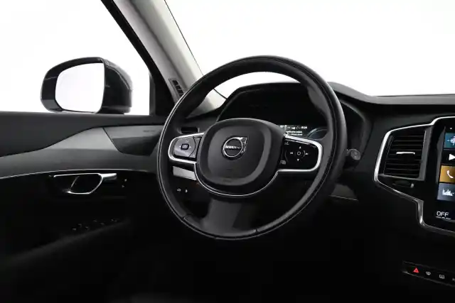 Musta Maastoauto, Volvo XC90 – VAR-07523
