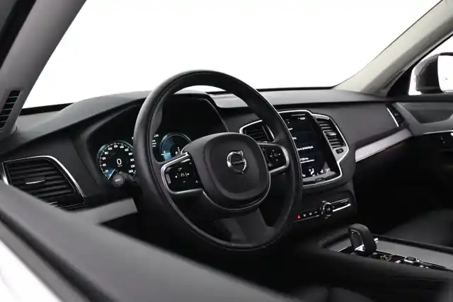 Musta Maastoauto, Volvo XC90 – VAR-07523