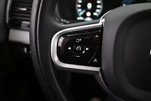 Musta Maastoauto, Volvo XC90 – VAR-07523
