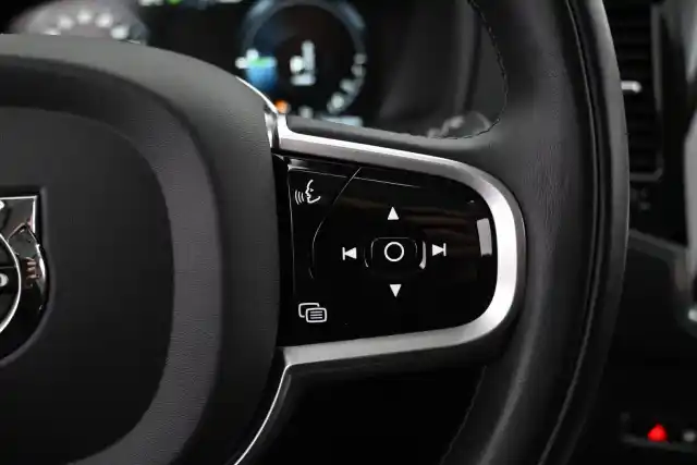 Musta Maastoauto, Volvo XC90 – VAR-07523