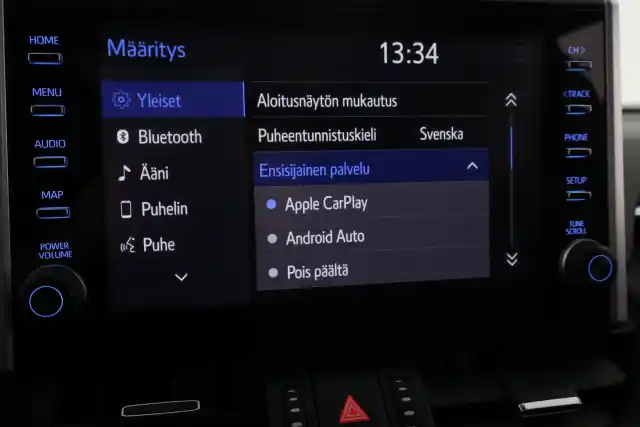 Valkoinen Maastoauto, Toyota RAV4 Plug-in – VAR-07552