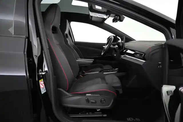 Musta Maastoauto, Volkswagen ID.4 – VAR-07618