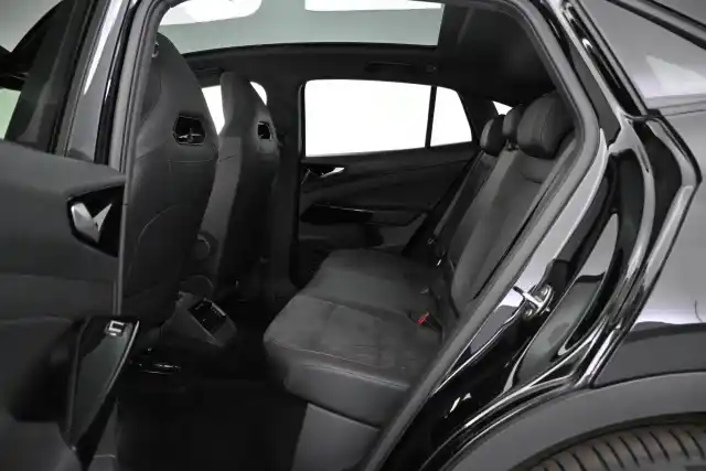 Musta Maastoauto, Volkswagen ID.4 – VAR-07618