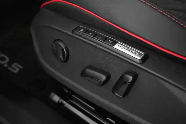 Musta Maastoauto, Volkswagen ID.4 – VAR-07618