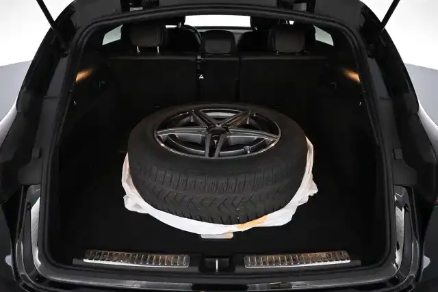 Musta Maastoauto, Mercedes-Benz EQC – VAR-07634