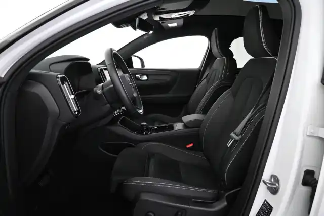 Valkoinen Maastoauto, Volvo C40 – VAR-07675