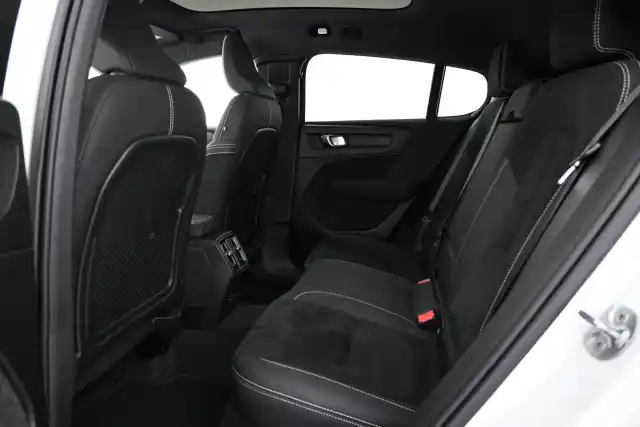 Valkoinen Maastoauto, Volvo C40 – VAR-07675