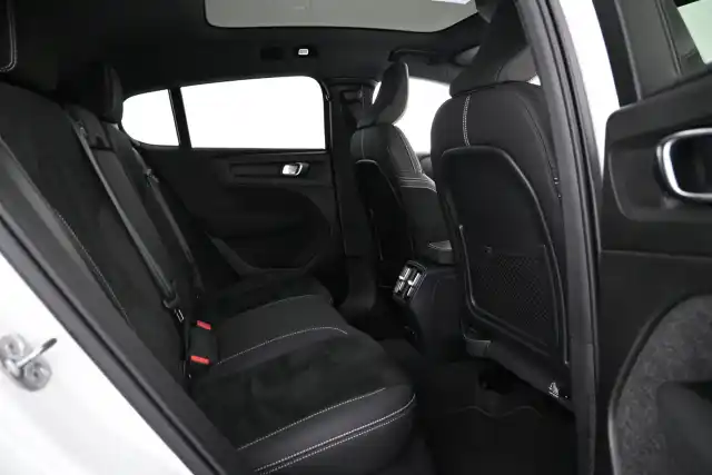 Valkoinen Maastoauto, Volvo C40 – VAR-07675