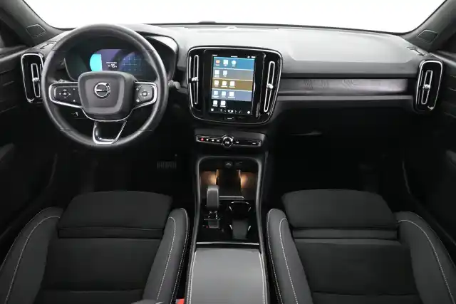 Valkoinen Maastoauto, Volvo C40 – VAR-07675