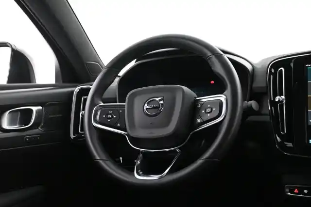 Valkoinen Maastoauto, Volvo C40 – VAR-07675