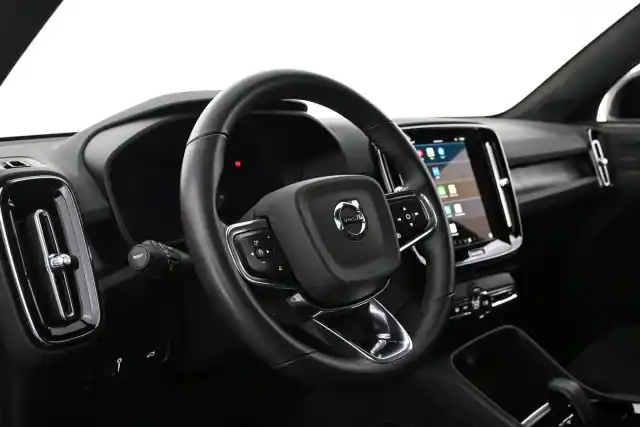 Valkoinen Maastoauto, Volvo C40 – VAR-07675