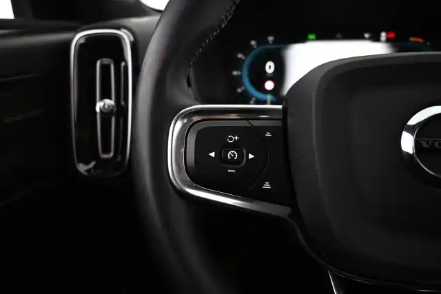 Valkoinen Maastoauto, Volvo C40 – VAR-07675
