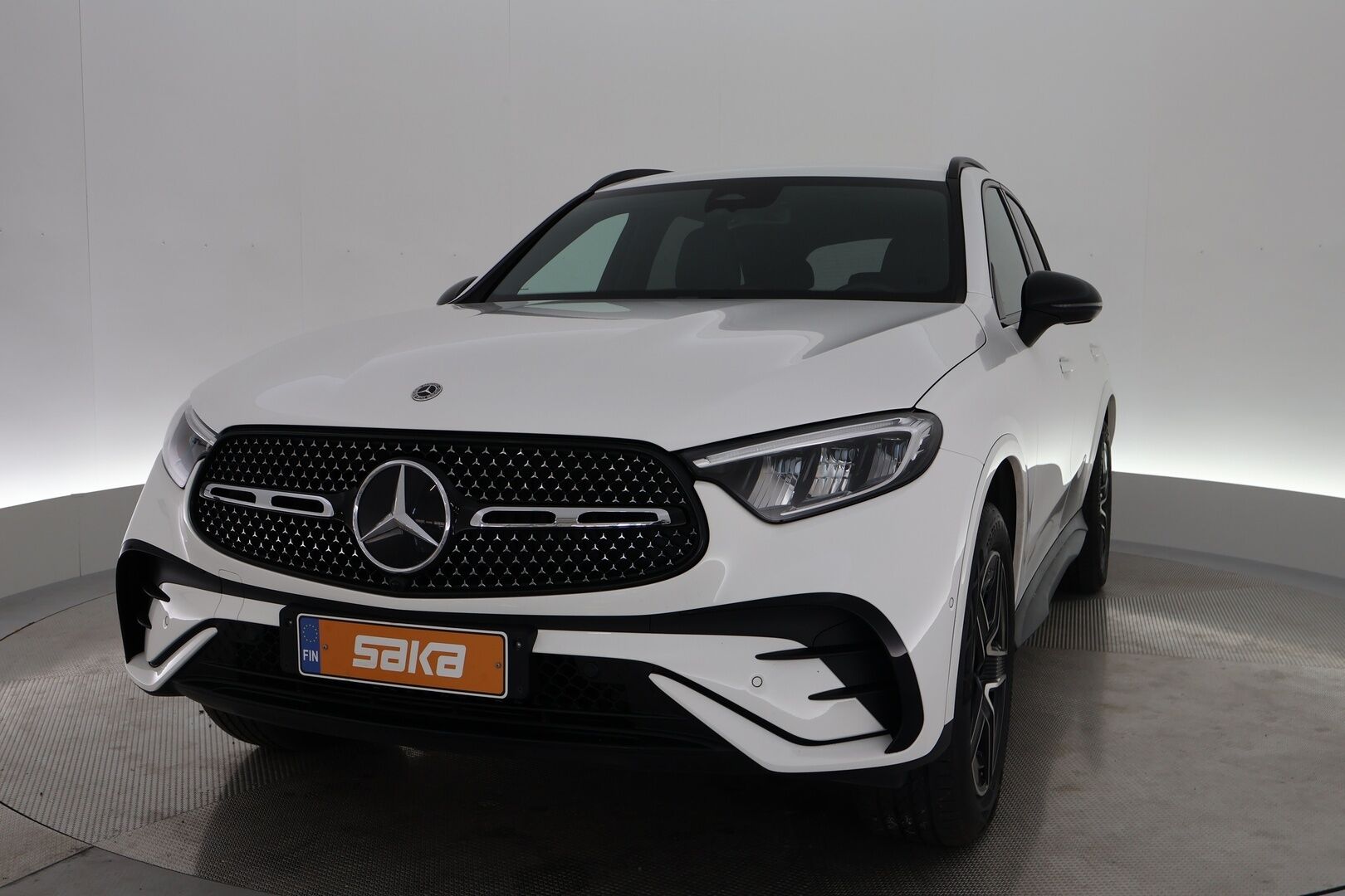 Valkoinen Maastoauto, Mercedes-Benz GLC – VAR-07690