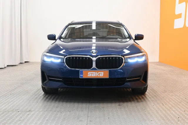 Sininen Farmari, BMW 530 – VAR-07704