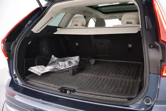 Sininen Maastoauto, Volvo XC60 – VAR-07706