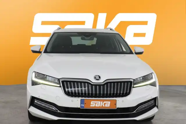 Valkoinen Farmari, Skoda Superb – VAR-078041