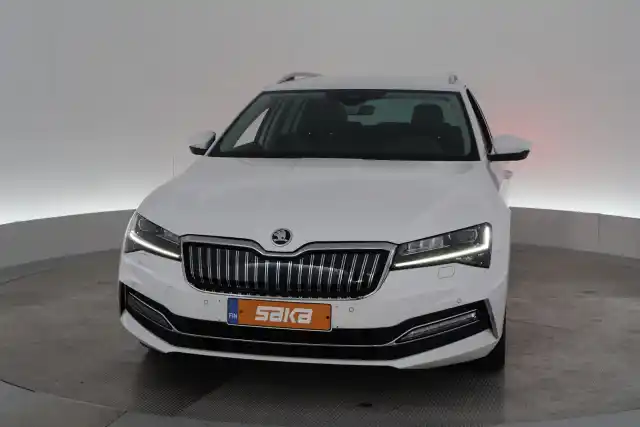 Valkoinen Farmari, Skoda Superb – VAR-078041