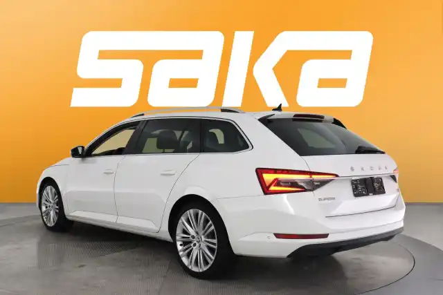 Valkoinen Farmari, Skoda Superb – VAR-078041