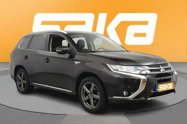 Musta Maastoauto, Mitsubishi Outlander PHEV – VAR-07912