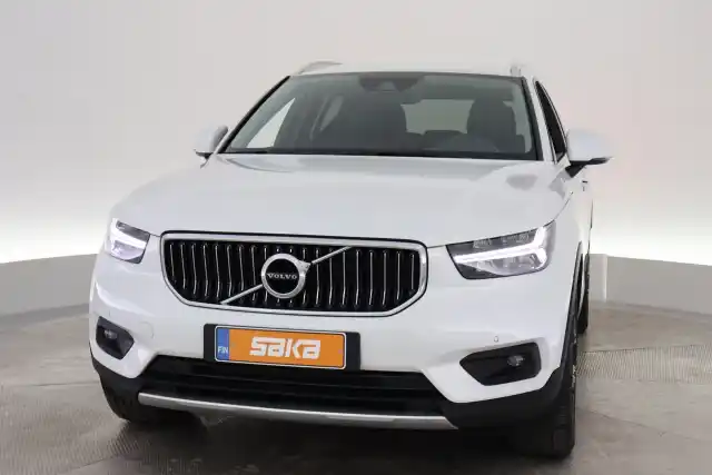 Valkoinen Maastoauto, Volvo XC40 – VAR-07948