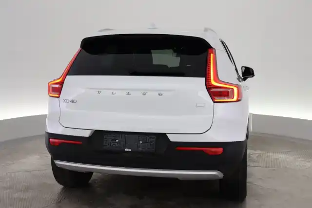 Valkoinen Maastoauto, Volvo XC40 – VAR-07948