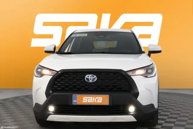 Valkoinen Maastoauto, Toyota Corolla Cross – VAR-07956