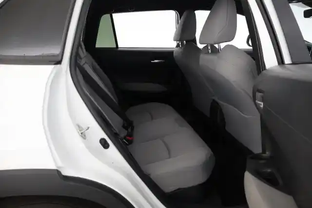 Valkoinen Maastoauto, Toyota Corolla Cross – VAR-07956