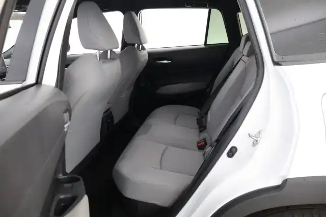 Valkoinen Maastoauto, Toyota Corolla Cross – VAR-07956