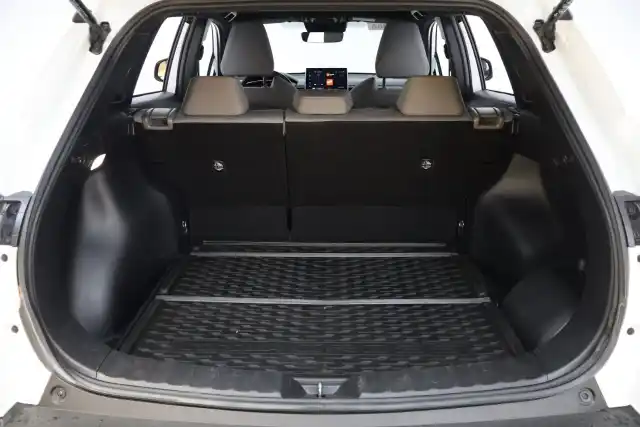 Valkoinen Maastoauto, Toyota Corolla Cross – VAR-07956