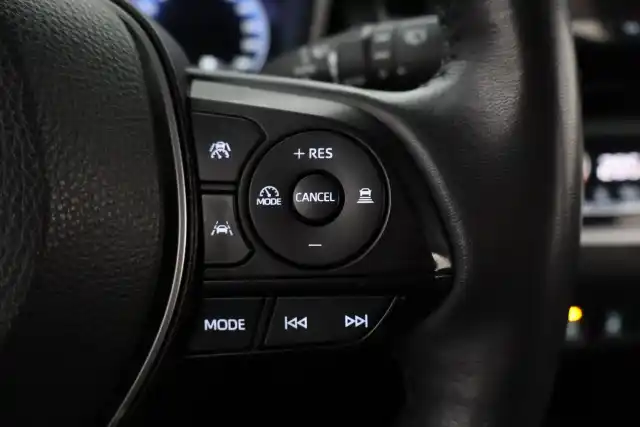Valkoinen Maastoauto, Toyota Corolla Cross – VAR-07956