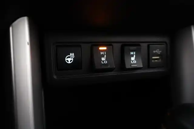 Valkoinen Maastoauto, Toyota Corolla Cross – VAR-07956