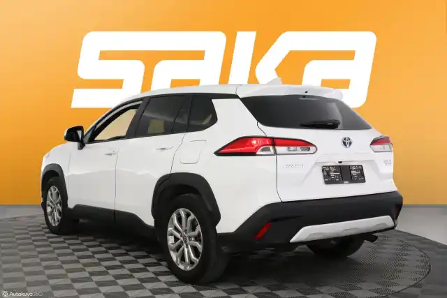 Valkoinen Maastoauto, Toyota Corolla Cross – VAR-07956