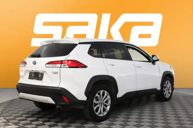 Valkoinen Maastoauto, Toyota Corolla Cross – VAR-07956