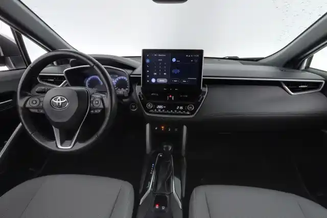 Valkoinen Maastoauto, Toyota Corolla Cross – VAR-07956