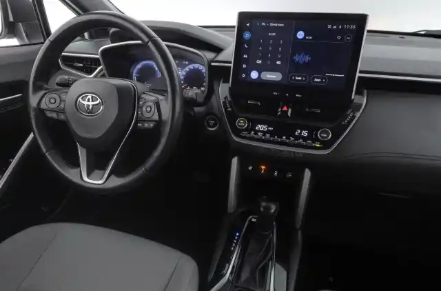 Valkoinen Maastoauto, Toyota Corolla Cross – VAR-07956