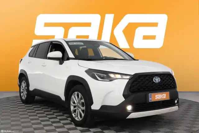 Valkoinen Maastoauto, Toyota Corolla Cross – VAR-07956