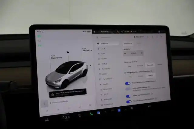 Valkoinen Maastoauto, Tesla Model Y – VAR-07986