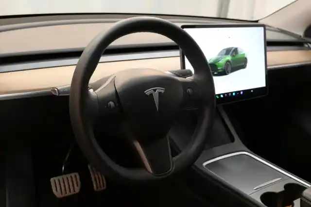 Valkoinen Maastoauto, Tesla Model Y – VAR-07986