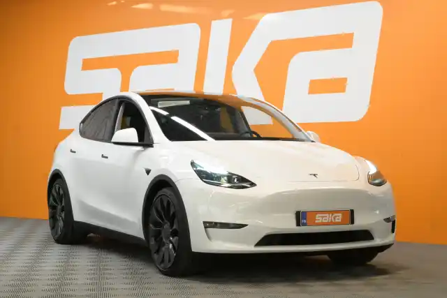 Valkoinen Maastoauto, Tesla Model Y – VAR-07986