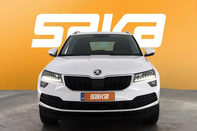 Valkoinen Maastoauto, Skoda Karoq – VAR-08085